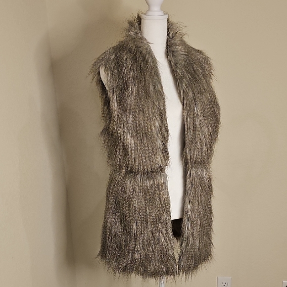 Jackets & Blazers - Zara Basic Faux Fur Long Vest Sz S